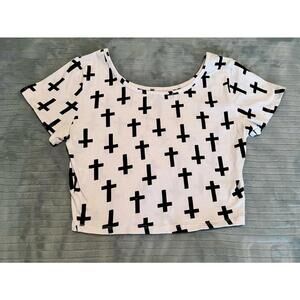 NWOT*White & Black Patterned Short Sleeve Crop Top, cropped t-shirt (sz Small)